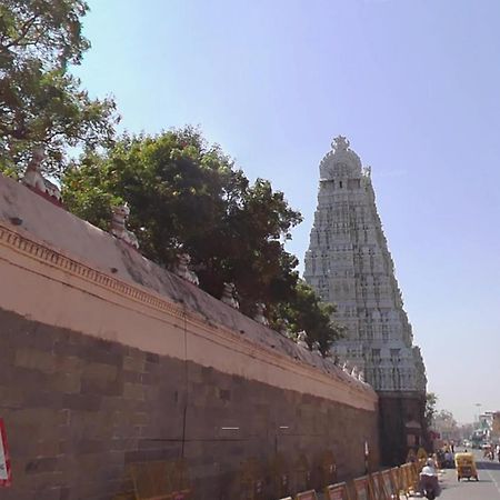 Saptagiri House Hotell Tiruvannāmalai Exteriör bild